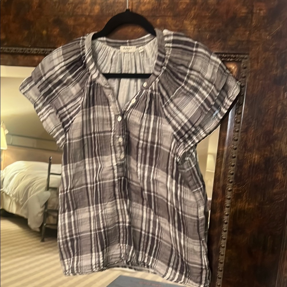 dylan size Medium Plaid Button-Up Shirt